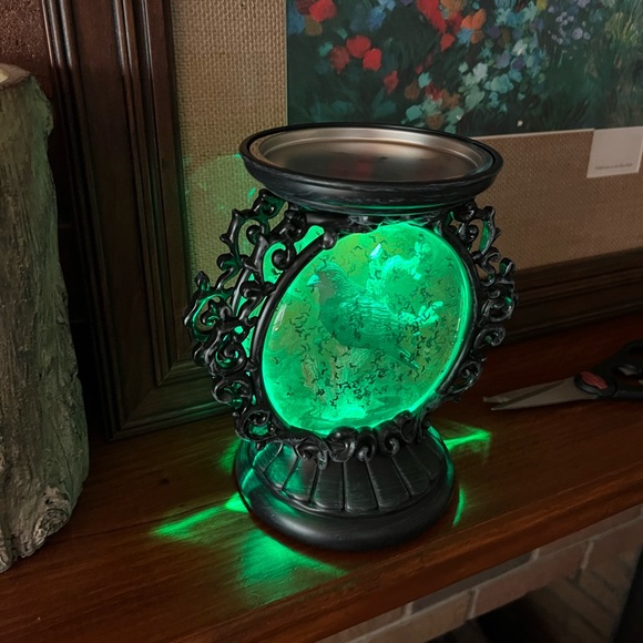 Bath & Body Works Holiday Bath Body Works Lighted Globe Spooky Music Raven Candle Holder